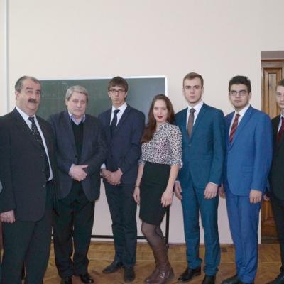 В.В. Колесников в окружении своих коллег и студентов